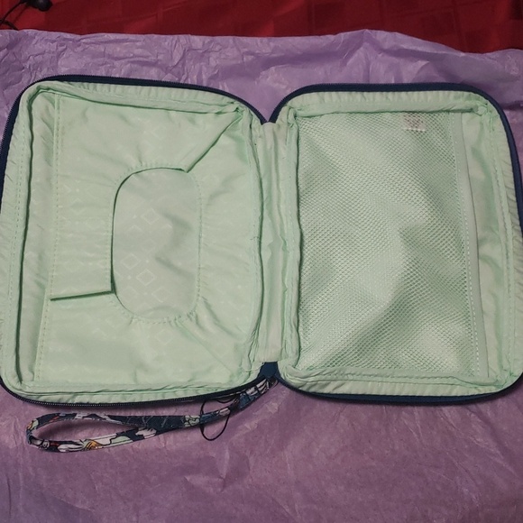 Vera Bradley lighten up wipes pouch 👝 - Picture 3 of 5